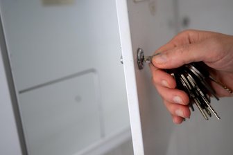 Wenn der Bote nicht kommt: Zusteller im Vogtland trägt rund 900 Briefe nicht aus - Fast 900 Briefe stellte der Bote im Vogtland einfach nicht zu.