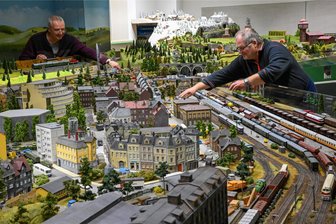 Wenn der ICE in Chemnitz hält: Modellbahnclub lädt zur Herbstausstellung - Die Gemeinschaftsanlage des MEC ist im November mehrfach für Besucher geöffnet.