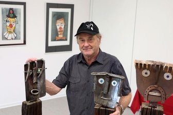 Wenn der Klempner zum Künstler wird - Der Gersdorfer Ulrich Berthold betätigt sich seit 32 Jahren künstlerisch. Jetzt gab er mit einer Ausstellung Einblicke in sein Schaffen. 