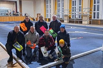 Wenn der Speisesaal zur Rennstrecke wird - Die Modellautosportler des TSV Gelenau haben den Saal der ehemaligen Feinspinnerei in Venusberg umgebaut und freuen sich nun auf ihren ersten Wettkampf.