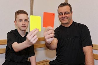 Wenn der Vater mit dem Sohne - Der aus der Schweiz stammende Stefan Casanova und sein Sohn Justin verstärken das Schiedsrichterteam des Kreisverbandes Zwickau.