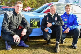 Wenn der Vater mit den Söhnen - Aaron, Henrik und Arwed Jungnickel (von links) hat das Rallye-Fieber gepackt.