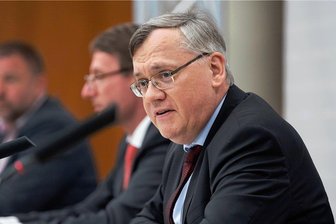 Wenn der Verfassungsschutzchef selbst von "Datenmüll" spricht - "Es ist unmöglich, sämtliche gespeicherten Daten nachträglich zu durchforsten." Sachsens Verfassungsschutzpräsident Dirk-Martin Christian über die Nachwehen jahrelanger Speicherpraxis seiner Behörde.