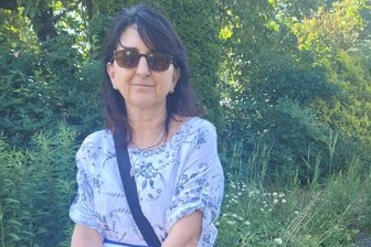Wenn die Frau vom Zensus klingelt - Eine Tasche und ein Diensthandy, das fand sie verlockend. Erst später wird ihr bewusst, dass einige Leute der Sache nicht recht trauen. Doreen Sachse ist als Ehrenamtliche für den Zensus unterwegs und trifft vorwiegend auf aufgeschlossene Leute. Manchmal auch nicht. 