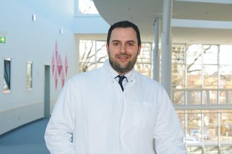 Wenn die Schilddrüse krank macht: Diese OP-Methoden gibt es am Kreiskrankenhaus Freiberg - Über die Schilddrüse sprach Oberarzt Dr. Faik Muslić während der jüngsten Sonntagsvorlesung.