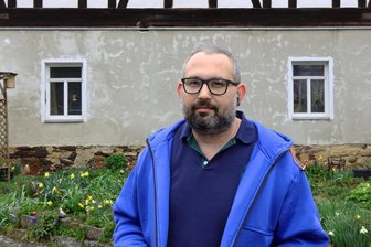 Wenn die schwangere Mutter trinkt: Vater aus Westsachsen macht auf die Folgen aufmerksam - Thomas Hubrig aus Fraureuth kümmert sich um sein Kind. Die Mutter habe während der Schwangerschaft Alkohol getrunken, sagt er.