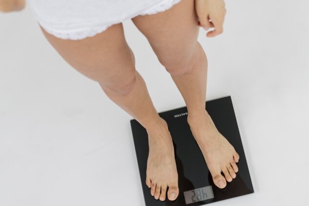 Wenn die Tochter Bulimie hat - Bin ich zu dick? Diese Frage stellen sich Menschen mit Magersucht oder Bulimie auch dann, wenn sie bereits extremes Untergewicht haben. 