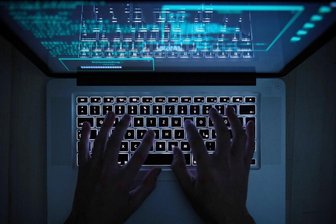 Wenn ein Hackerangriff das IT-System der Firma lahmlegt - Die Daten von Verwaltungen und Unternehmen geraten verstärkt ins Visier von Kriminellen. 