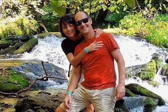 Wenn ein Schlaganfall das Leben auf den Kopf stellt: Zwickauer Paar sucht Pfleger - Annett F. und Sven M. beim Wanderurlaub im Bayerischen Wald, bevor Sven M. den Schlaganfall bekam.
