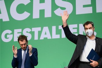 Wenn "einer der freundlichsten CSU-Chefs" in Dresden auftritt - Wurde freundlich von Sachsens Ministerpräsident Michael Kretschmer (links) begrüßt, hat aber selbst in der Union im Nachbarfreistaat nach der Bundestagswahl nicht nur Fans: CSU-Chef Markus Söder (rechts). 