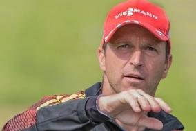 "Wenn es einer schafft, dann Severin" - Werner Schuster ist seit 2006 Nationaltrainer der deutschen Skispringer. Der wortgewandte Coach machte Severin Freund 2015 zum Weltmeister - 14 Jahre nach dem letzten Titel eines Deutschen durch Martin Schmitt.