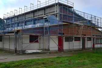 Wenn Gemeinderäte zum Gebäck greifen - Die energetische Sanierung der Schulsporthalle in Pappendorf ist beendet. Hier eine Aufnahme aus dem September 2021. Insgesamt 655.000 Euro wurden dafür ausgegeben. Die Gemeinde Striegistal hat 287.000 Euro Eigenmittel dafür eingesetzt. 