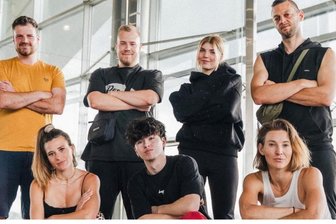Wenn Influencer auf Piranhas treffen: Diese Kandidaten kämpfen bei neuen „7 vs. Wild“-Folgen im Amazonas ums „Überleben“ - Die Teilnehmer der 5. Staffel von „7 vs. Wild“ (von links): David Leichtle (33), Imke Salander (31), Lukas Michels (28), Kris Grippo (21), Fibii Pfeiffer (19) und Joe Vogel (41).