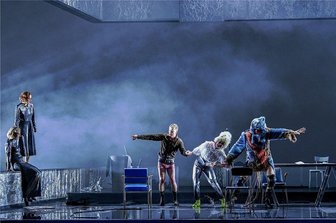 Wenn Irre Blinde führen - Agnes Mann, Karina Plachetka, Torsten Ranft, Kriemhild Hamann, Philipp Lux (von links) in der Dresdner Inszenierung von Shakespeares "König Lear".