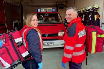 Wenn jede Sekunde zählt: First Responder Neuhausen rücken jede Woche aus - Rettungssanitäterin Michelle Richter (23) und André Heinel (47), der Feuerwehr- und Bundeswehrsanitäter ist, gehören zu den First Respondern der Freiwilligen Feuerwehr Neuhausen.