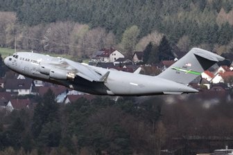 Wenn Trump mal wieder droht: Schweigen wäre klüger als bellen - Eine Boeing C-17 Globemaster III startet von der US-Airbase in Ramstein. Für die US-Streikräfte ist die Basis in Deutschland unverzichtbar.