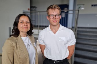 Wer an dieser Schule im Vogtland lernt, kann sogar Professorin werden - Professorin Susanne Franke besuchte das Rodewischer Informatik-Gymnasium ab 2001 - drei Jahre nach Start des Modellversuchs. Eric Tuchscherer baute sein Abi dort vor zwei Jahren.