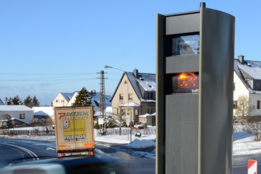 Wer bezahlt den neuen Blitzer in Hohndorf? - Foto: Matthias Degen/Archiv