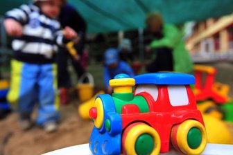 Wer bezahlt für eine gute Betreuung in den Mülsener Kitas? Eltern sollen im September mitreden - Wie wird die Kita-Betreuung in Mülsen bald aussehen? Wird sich eine Erzieherin um weniger Kinder kümmern dürfen oder wird alles teurer für die Eltern?