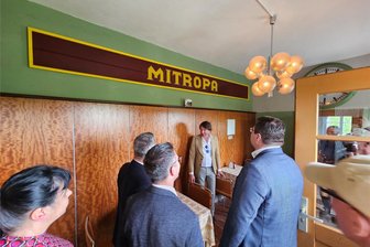 Wer die ehemalige Mitropa des Bahnhofes Werdau besuchen will, muss ins Vogtland - Gestaltungselemente und Mobiliar der Mitropa im Werdauer Bahnhof befinden sich jetzt im Haltepunkt Gunzen.