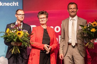 Wer die Wagenknecht-Vertraute Sabine Zimmermann an Sachsens BSW-Spitze ablöst - und wer am Abend seinen Parteiaustritt erklärte - Neuling, Ex-Chefin, Wiedergewählter: Ronny Kupke (links) wurde auf dem Landesparteitag in Bautzen zum BSW-Chef gewählt, genauso wie Amtsinhaber Jörg Scheibe. Nicht wieder angetreten war Sabine Zimmermann.