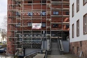 Wer hat Schuld am Millionengrab? Kreis zieht vor nächste Instanz - Erneut eine Baustelle: das Landratsamt in Annaberg. 
