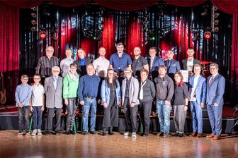 Wer in Burgstädt preiswürdig ist - Die Preisträger 2023 in Burgstädt: Die Erstplatzierten erhielten Pokal, Präsent und 200 Euro für den Verein.
