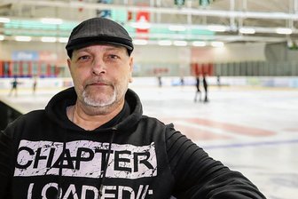 Wer in Schönheide für heiße Musik zum Tanzen auf dem Eis sorgt - André Köstner aus Aue legt seit 2017 zur Eisdisco in Schönheide die Platten auf. Das nächste Mal am 26. Dezember ab 18.30 Uhr.