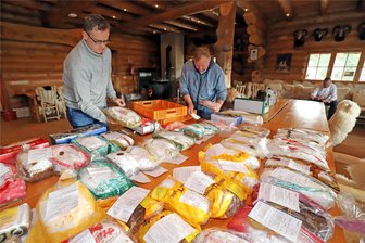 Wer macht den besten Stollen? Bäcker laden zur Stollenprüfung nach Blockhausen - Wie hier im Jahr 2021 werden auch diesmal die Bäcker zahlreiche Stollen nach Blockhausen bringen.