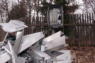 Wer sprengt Zwickaus Zigarettenautomaten? - So sahen die Überreste eines Zigarettenautomaten an der Lindenstraße in Zwickau kurz nach der Sprengung am 2. Januar aus.