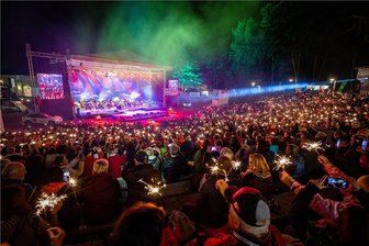 Wer waren Ihre Helden in Westsachsen 2021? - Auch das war 2021: Eine voll besetzte Zwickauer Freilichtbühne am 28. August zu "Classics unter Sternen". Und wem spenden Sie in diesem Jahr Applaus? 