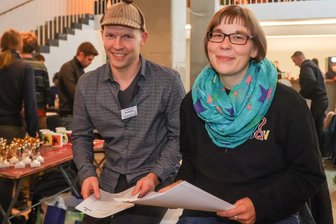 Wer weiß denn so was? Das Erfolgsgeheimnis einer Quiz-Siegerin zur Meisterschaft in Chemnitz - Kristin Franz und Maximilian Bitz haben die erstmals in Chemnitz ausgetragene Mitteldeutsche Quizmeisterschaft mitorganisiert. Im „Weltecho“ holten sie im Teamwettbewerb mit zwei weiteren Mitstreitern den zweiten Platz, im Doppel wurde Franz mit ihrem Quiz-Partner aus Thüringen sogar Erstplatzierte.