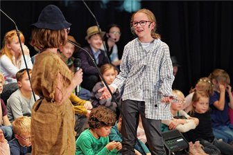 Wer will Musiklehrer in Königshain-Wiederau und Region werden? Neue Schule sucht Honorarkräfte - Bereits im Herbst 2022 realisierten die Initiatoren der neuen Musikschule ein Projekt. Kinder studierten das Musical "Der verlorene Sohn" ein. Unter anderem in Geithain wurde es aufgeführt, mit Johanna Wagner in der Hauptrolle. 
