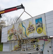 Werbetafel am Schloss abgebaut - 