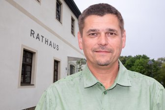 Werbetafel in Weischlitz nicht erwünscht: Wird sie jetzt trotzdem durchgesetzt? - Bürgermeister Steffen Raab (Freie Wähler) gingen die Argumente aus.