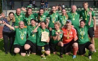 Werda schlägt spät zu - Einseitig verlief des Frauen-Endspiel. Pokalsieger SV Merkur Oelsnitz fertigte den SV Eintracht Eichigt 9:0 (7:0) ab. Nach der Pause stemmten sich die Eichigterinnen erfolgreich gegen die drohende zweistellige Niederlage.