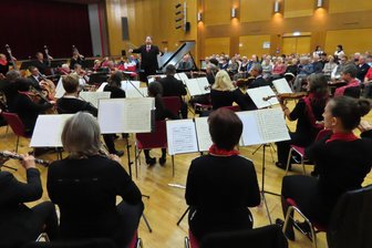 Werdau: 17-jährige Violinistin ist beim Herbstkonzert zu erleben - Zum Herbstkonzert lädt des Collegium Musicum unter Leitung von Georg Christoph Sandmann ein.