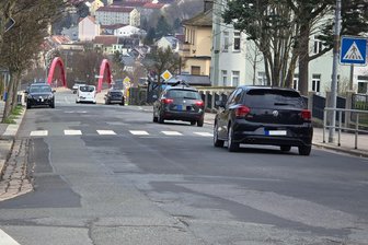 Werdau: Abschnitt der Holzstraße wird erneuert - Die Holzstraße in Werdau wird zwischen der Kreuzung Stadtgutstraße und Zeppelinstraße erneuert.