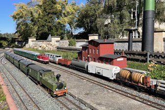Werdau: Dampfmaschinenmuseum lockt mit Gartenbahntreffen für Groß und Klein - Seit 1981 verkehren auf den Gleisen im Garten des Werdauer Dampfmaschinenmuseums die Züge des Gartenbahnvereins.