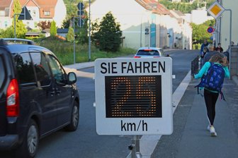 Werdau: Der Schnellste ist mit 54 km/h vor der Grundschule unterwegs - Die Verkehrswacht hat vor den drei Werdauer Grundschule die Geschwindigkeit gemessen.