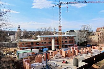 Werdau: DRK baut im Herzen der Stadt Wohnungen und Büros - Mitten in Werdau nahe der B 175 und des Fachmarktzentrums Schwalbe entsteht ein DRK-Neubau für fast 7 Millionen Euro.