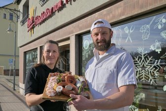 Werdau: In der Fleischerei Heyer hat die vierte Generation das Ruder übernommen - Stephanie Korb und Cornelius Heyer setzen die Familientradition fort. Sie wollen mit ihren regionalen Produkten den großen Herstellern weiterhin die Stirn bieten und bauen auf die Treue der Kunden.