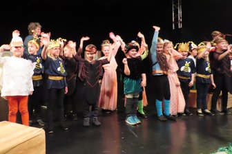 Werdau: Kleine Schauspieler auf Zwickauer Bühne zu Gast - Die Kinder der Kita „Wirbelwind“ standen in Zwickau auf der Bühne.