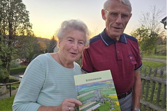 Werdau: Königswalder Paar forscht seit vielen Jahren zum Dorf und dessen Bauerngütern - Die Autoren Gisela und Hermann Klyne forschen seit vielen Jahren zur Geschichte des Dorfes Königswalde nahe Werdau. Das Ehepaar hat nun sein Wissen in ein Buch gepackt, das vor allem die Bauerngüter im Ort näher beleuchtet.
