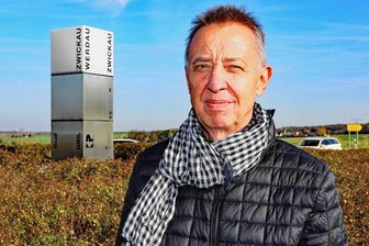 Werdau: Licht aus - aber Würfel an B 175 bleibt an - Michael Matthes hatte sich viele Jahre für die einmalige Lichtinstallation am Ortseingang von Werdau an der B 175 stark gemacht. Schließlich konnte der Würfel im Mai 2015 in Betrieb gehen. Und bleibt es auch.