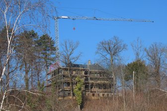 Werdau rätselt: Was tut sich in der Villa auf dem Rahmenberg? - Die einstige Villa Kahle über der Innenstadt von Werdau wird saniert.