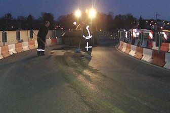 Werdau: Rapssamen blockiert Auffahrt zur Westtrasse - Weil ein Laster jede Menge Rapssamen verloren hatte, musste am Dienstag stundenlang die Westtrasse gesperrt werden.