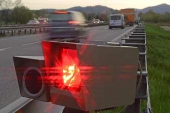 Werdau: Raserei kostet Autofahrer 200 Euro - Die Polizei hat Mittwochnachmittag auf der Westtrasse die Geschwindigkeit kontrolliert.