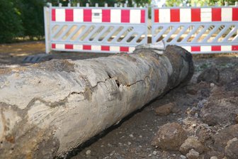 Werdau: Schon wieder ein Rohrbruch – Friedenssiedlung betroffen - Eine Havarie an der Trinkwasserleitung führt in Werdau zur Vollsperrung.