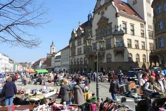 Werdau startet mit sächsischen Produkten in die Marktsaison - Beliebt ist der Frühjahrsflohmarkt. Er findet am 12. April vor dem Rathaus statt.